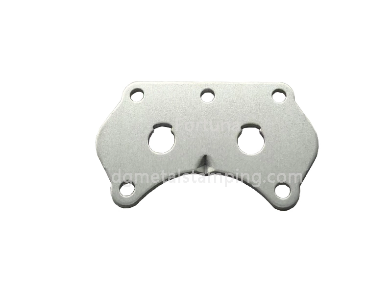 Soporte de estampado de metal utilizado para el montaje de válvulas 1