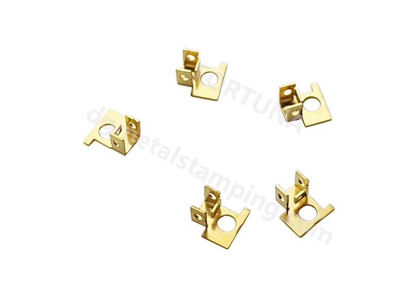 Piezas estampadas de metal para piezas de automoción. 1