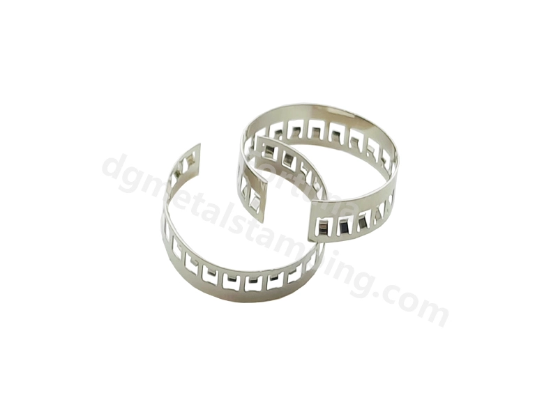 Contacto redondo niquelado utilizado para la conducción eléctrica. 1